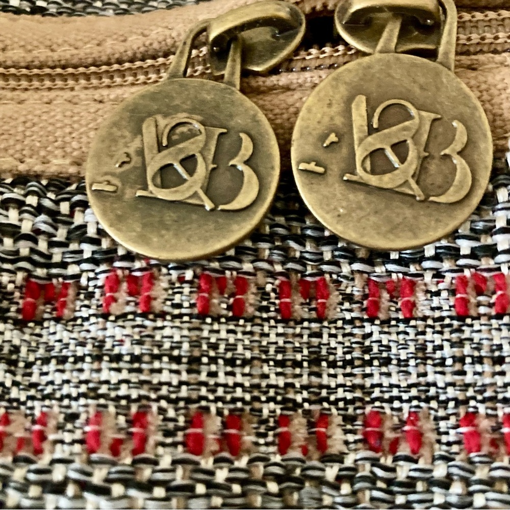 NWOT America and Beyond” tapestry tote bag and matching accessory bag - Picture 11 of 15